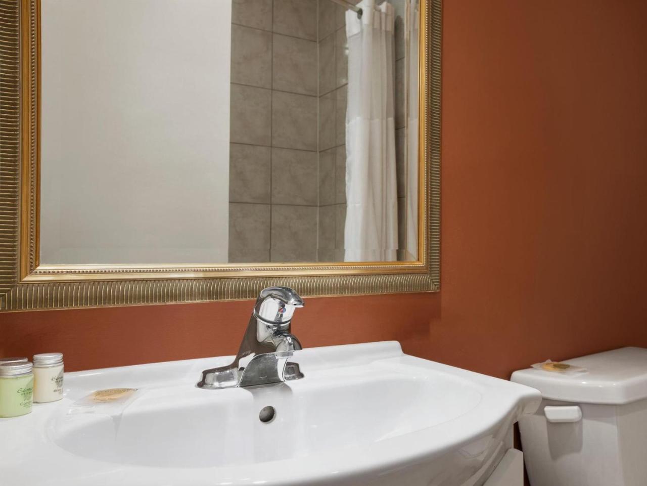 Knights Inn Orangeville Buitenkant foto